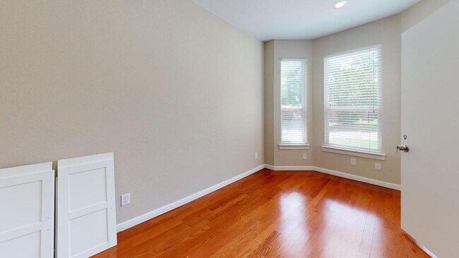 Building Photo - 1114 Ruea St