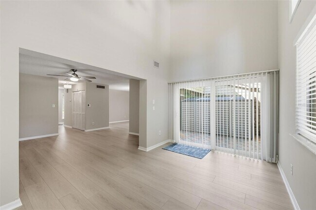 Building Photo - 525 Oak Haven Dr