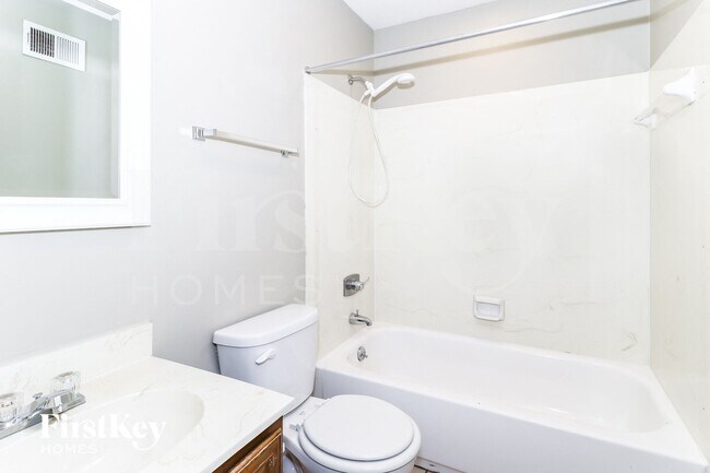 Building Photo - 114 Ericson Rd