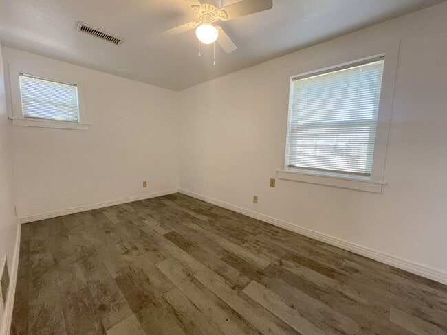 Building Photo - 4001 S Van Buren St