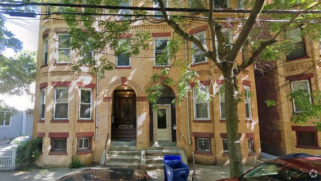 Building Photo - 129 Cedar St