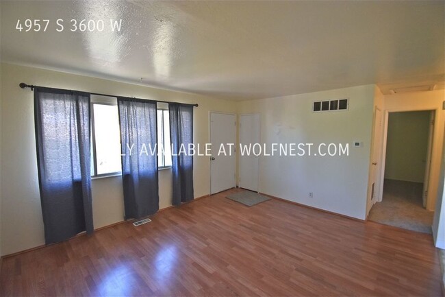 Building Photo - Updated 2 Bed Taylorsville Unit! No Deposi...