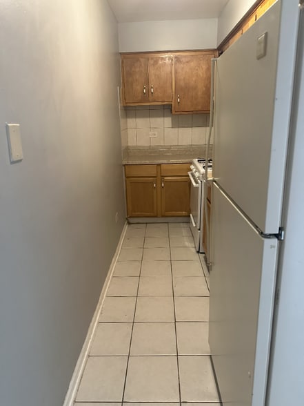 Building Photo - 3110 W 59th St