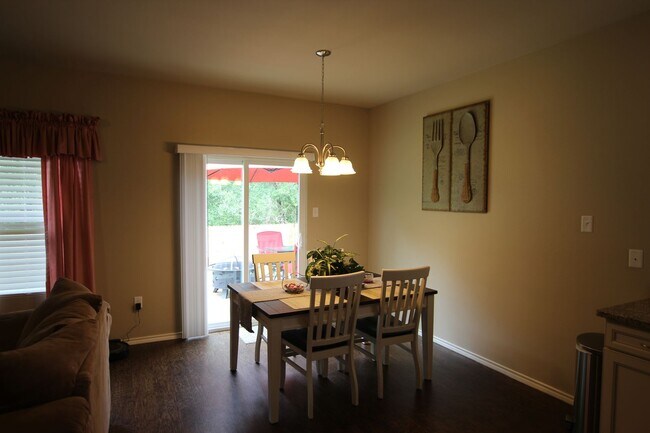 Building Photo - Cozy 4 Bedroom2 Bath Home in West Tyler!