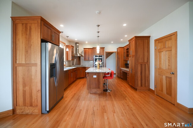 Building Photo - 19 Longview Dr