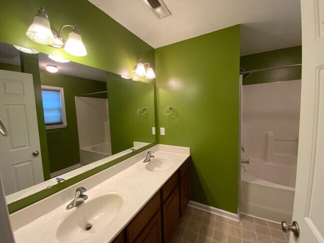 Building Photo - Beautiful 3 bedroom, 2 bath unfurnished home in Neighborhoods of Holly Ridge