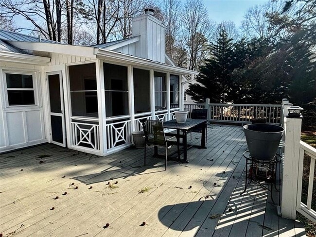 Building Photo - 125 Lantern Ridge Dr