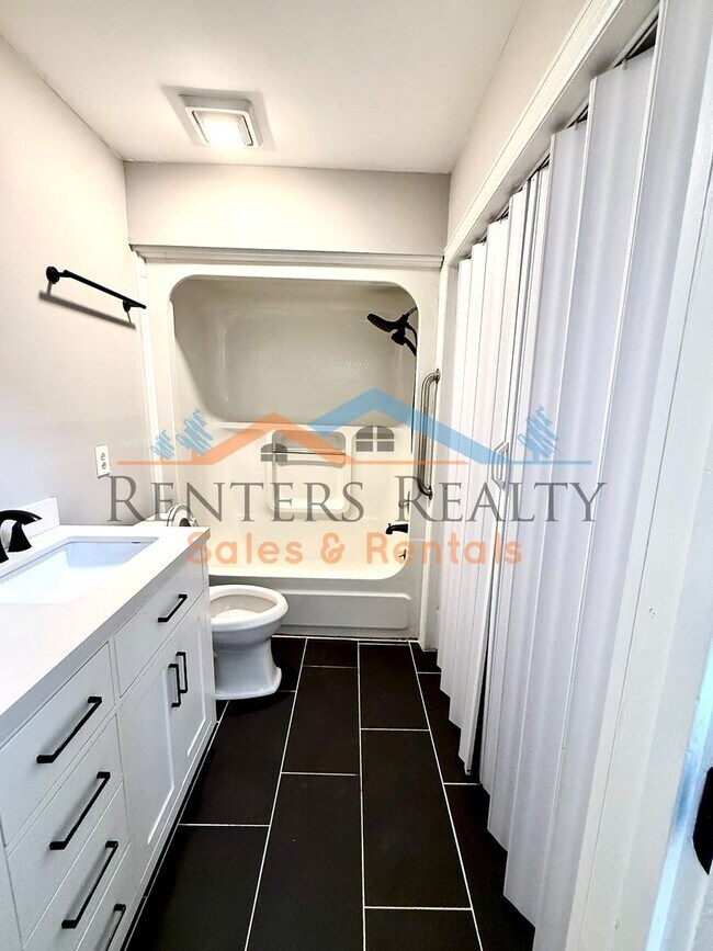 Building Photo - 2 Bedroom Condo on Chapman Mountain