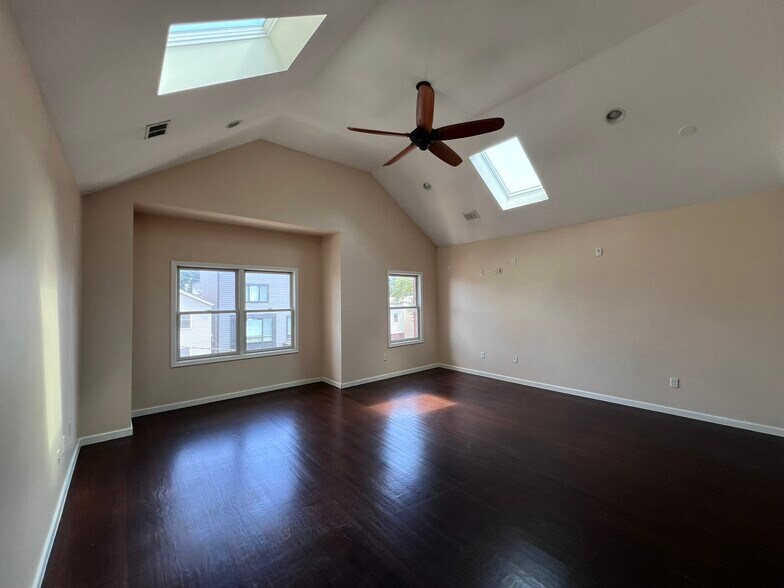 Building Photo - 43 Ravine Ave