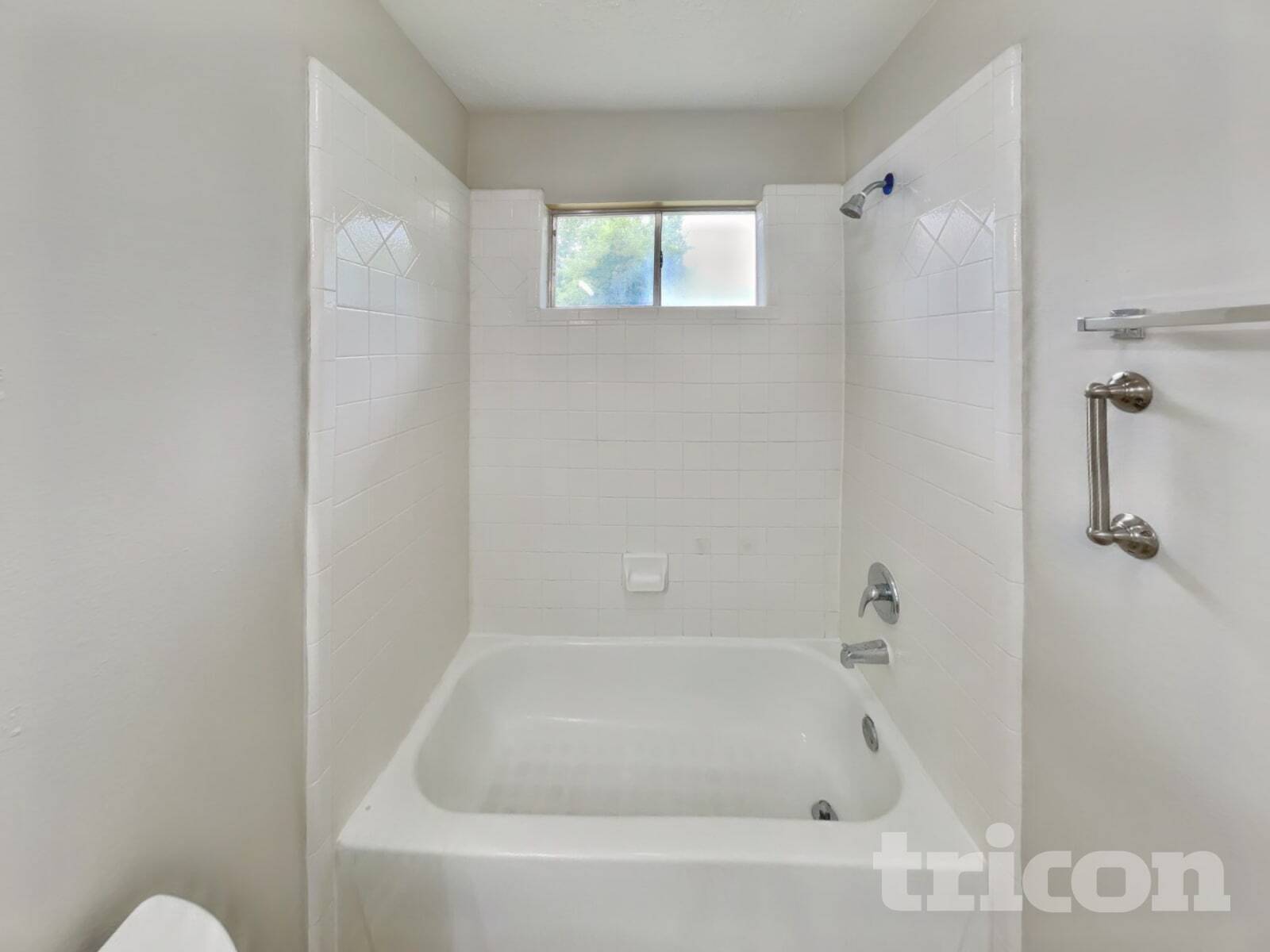 Building Photo - 423 Lazy Ln