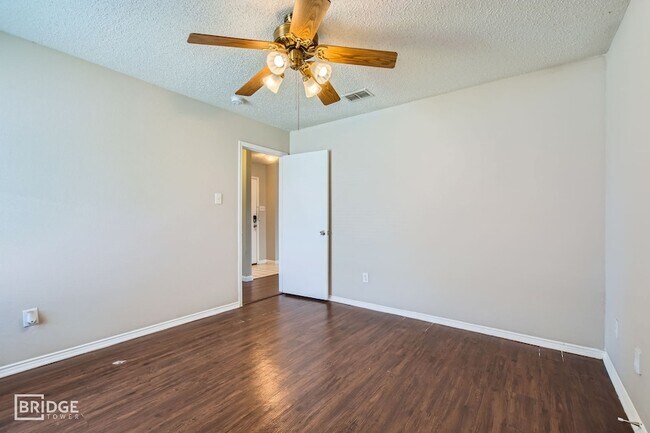 Building Photo - 1395 Stewart Dr
