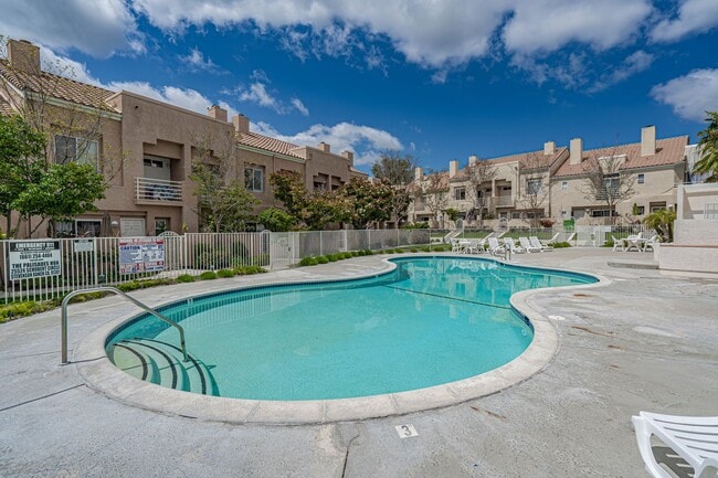 Building Photo - COMING SOON! Palisades 3 Bedroom Townhome for Rent in Stevenson Ranch!