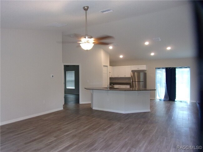 Building Photo - 5251 E Backner Ln