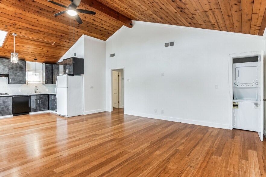 Building Photo - 4708 Orion Ave