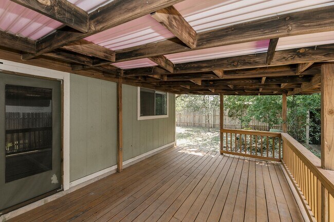 Building Photo - Marvelous in Milwood!