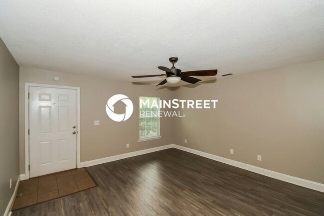Building Photo - 3 Bedroom Pet-Friendly Home in Jacksonville, FL with Main Street Renewal