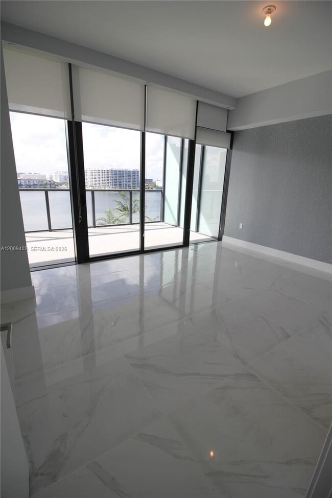 Building Photo - 5000 Island Estates Dr