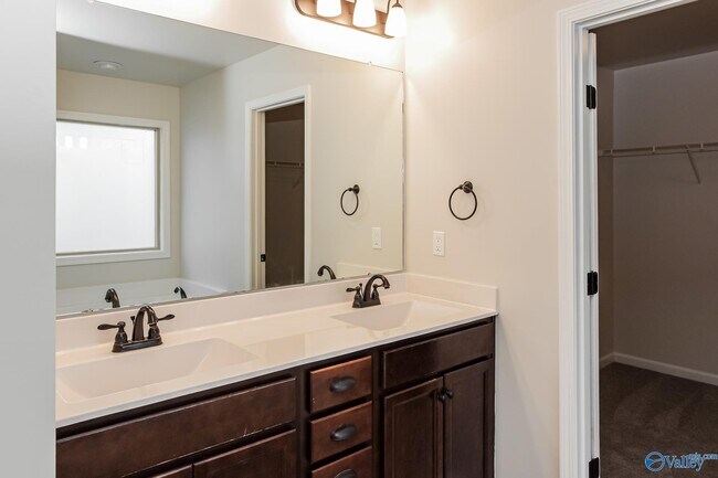 Building Photo - 213 Iron Cir