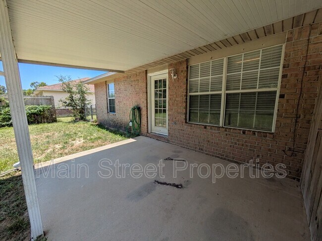 Building Photo - 3359 Green Briar Cir
