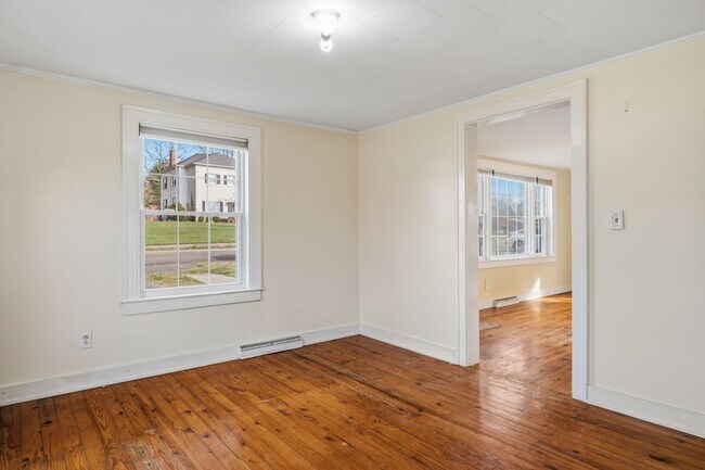 Building Photo - MOVE IN WITH A SECURITY DEPOSIT ALTERNATIVE FROM OBLIGO (for qualified applicants).