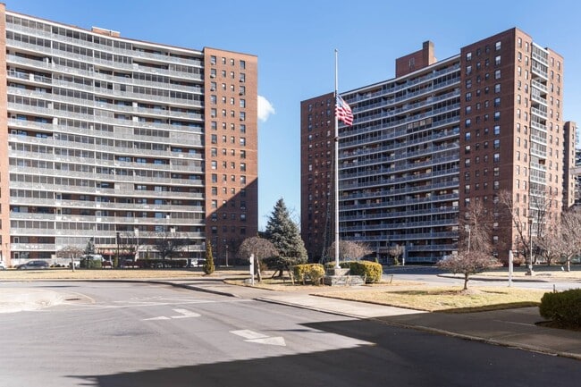 Building Photo - 61-15 98th St