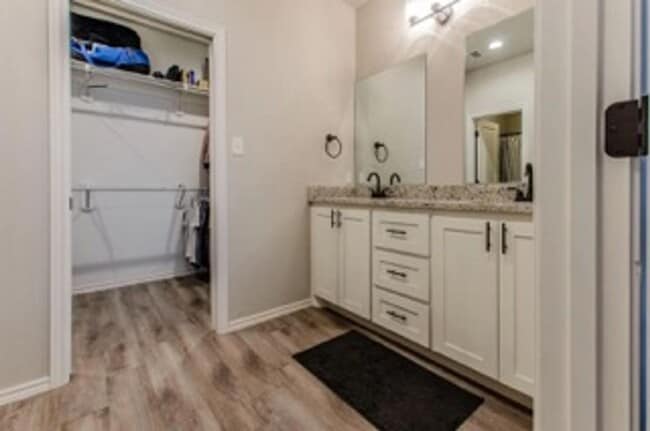 Building Photo - 4 Bedroom 2 Bath Unit, Frenship ISD!