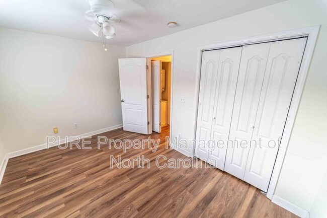 Building Photo - 1230 Green Oaks Ln