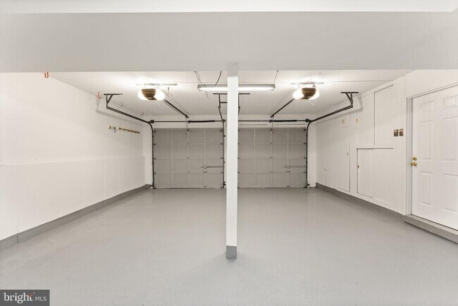 Building Photo - 2660 Oakton Glen Dr