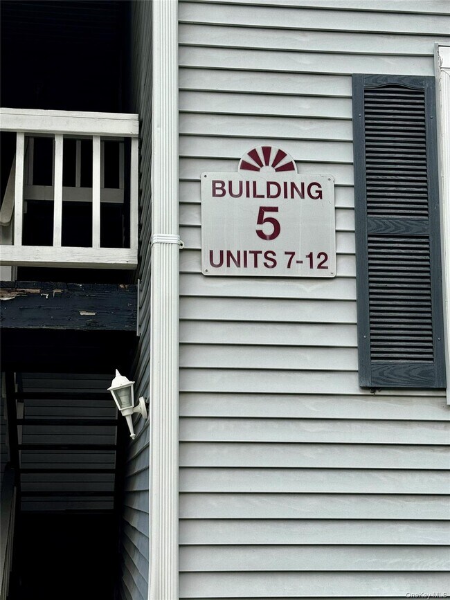 Building Photo - 5 Lexington Hills Rd