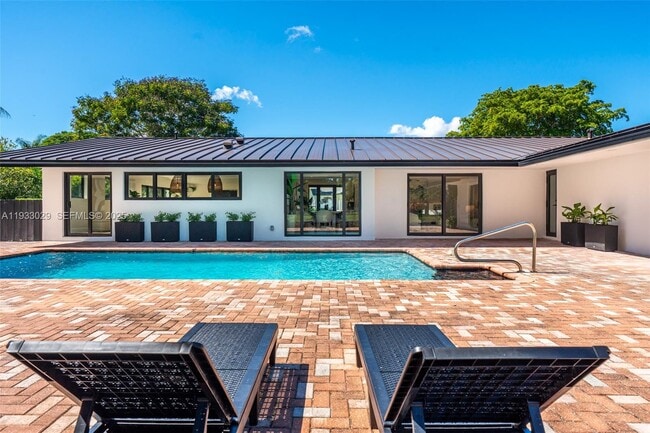 Building Photo - 10945 SW 75th Ct