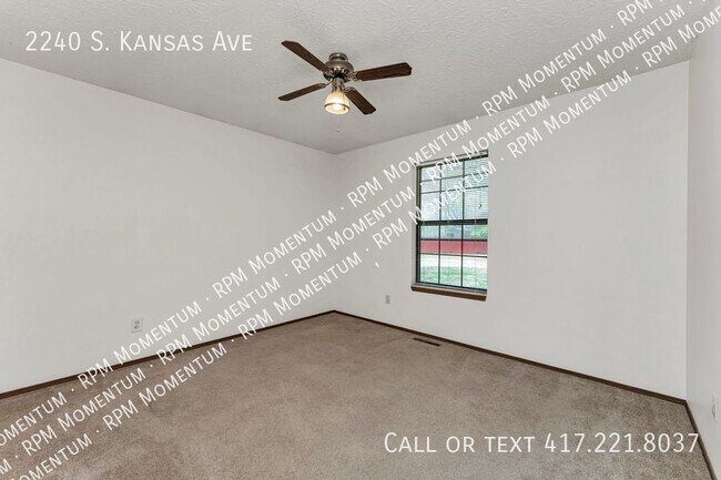 Building Photo - 3 Bedroom 2 Bath Home in SW Springfield!