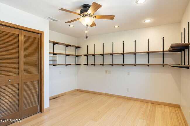 Building Photo - 8643 E Sandalwood Dr