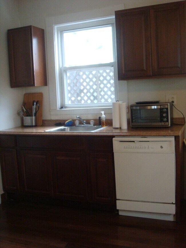 Building Photo - Large 2 Bedroom Plus an Office in Brooklin...