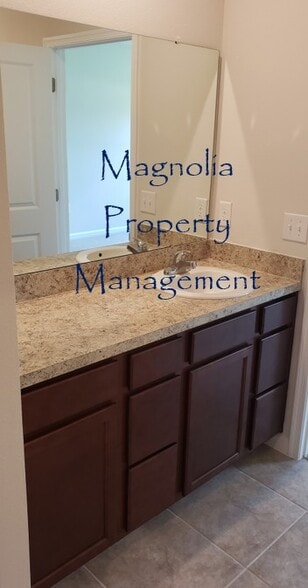 Building Photo - 1067 Kobuk St