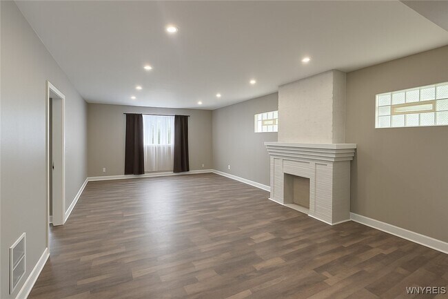 Building Photo - 1133 Hertel Ave