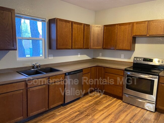 Building Photo - 642 2nd Ave NW