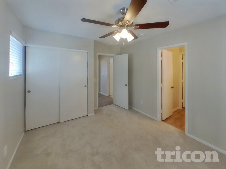 Building Photo - 7900 Hornbeam Ct