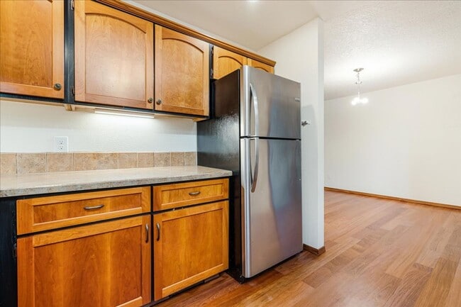 Building Photo - Lovely 3 bedroom, 2.5 bath townhouse with ...