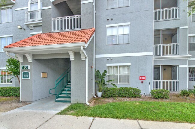 Building Photo - Very nicely upgraded  2bed/2bath 2nd floor...