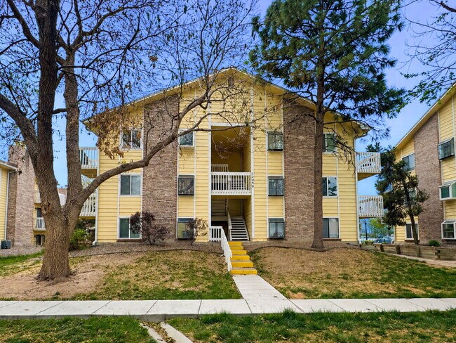 Building Photo - $1,440.95 with $300 off the first month's rent, 1 Bed - 1 Bath, Condo in Aurora with Washer and D...