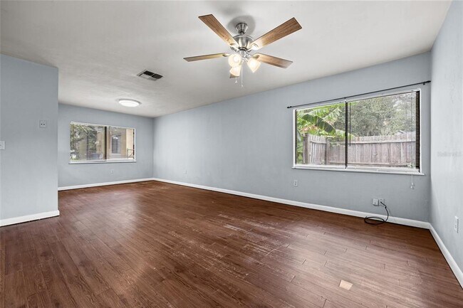 Building Photo - 611 SW 3rd St