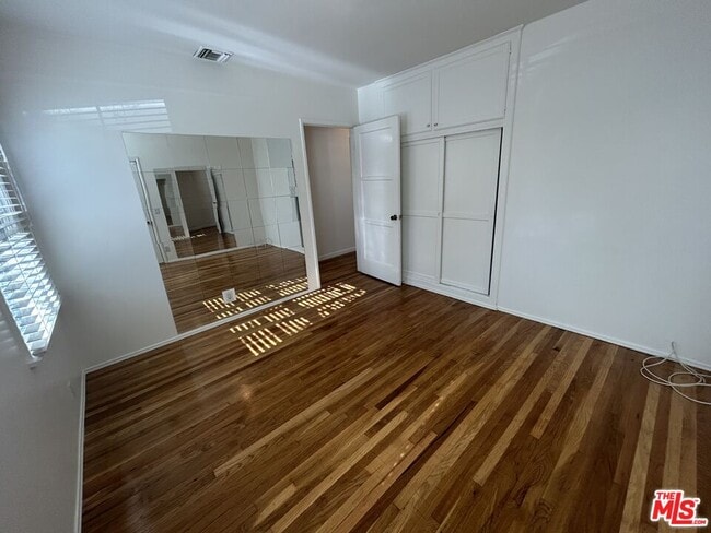 Building Photo - 5355 Rhea Ave