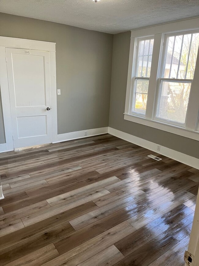 Building Photo - 100 S Main Ave