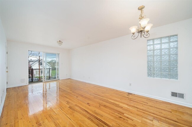 Building Photo - 38 W 20th St