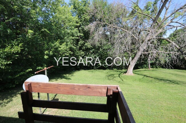 Building Photo - 112-112 Melrose Ct