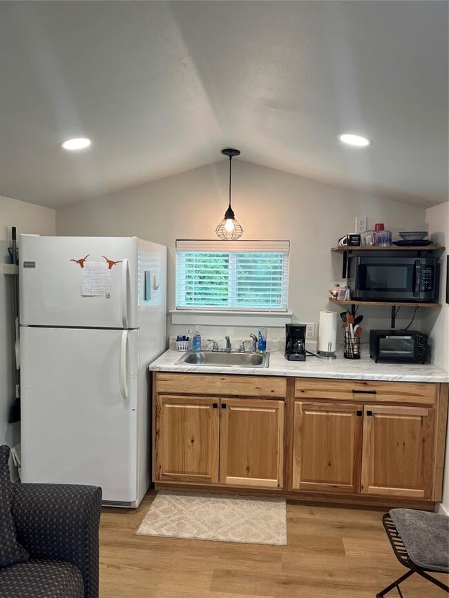 Building Photo - 165 Ranchette St