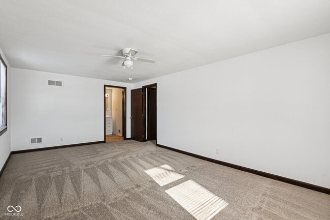 Building Photo - 218 W Main St