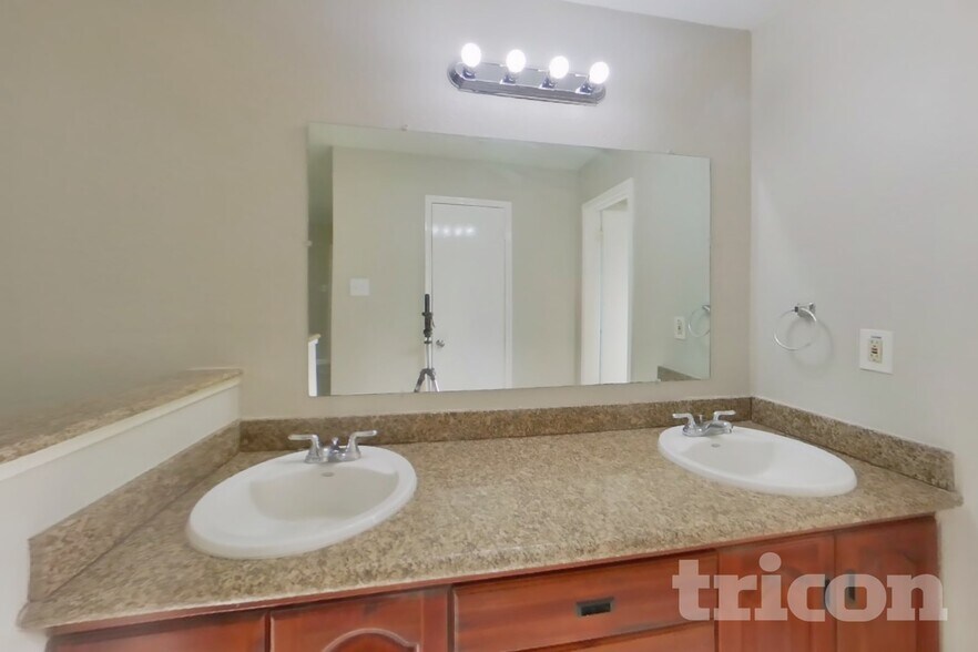 Building Photo - 7902 Battlepine Dr