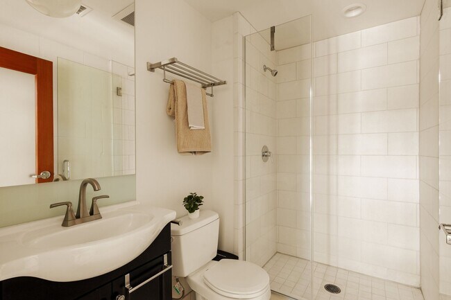Building Photo - 3450 Cahuenga Blvd W