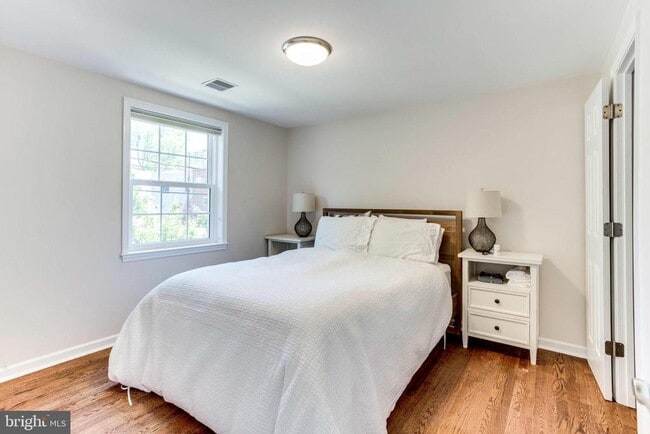 Building Photo - 258 Burgess Ave